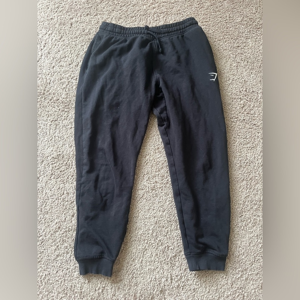 men’s black medium gymshark crest joggers